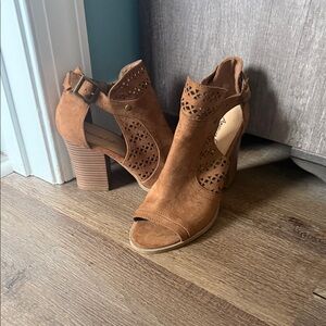 American Eagle Outfitters Brown Cutout Ankle Booties